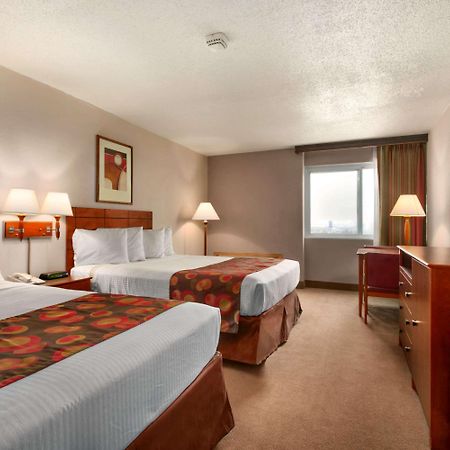 Hotel Ramada By Wyndham Bismarck Exterior foto