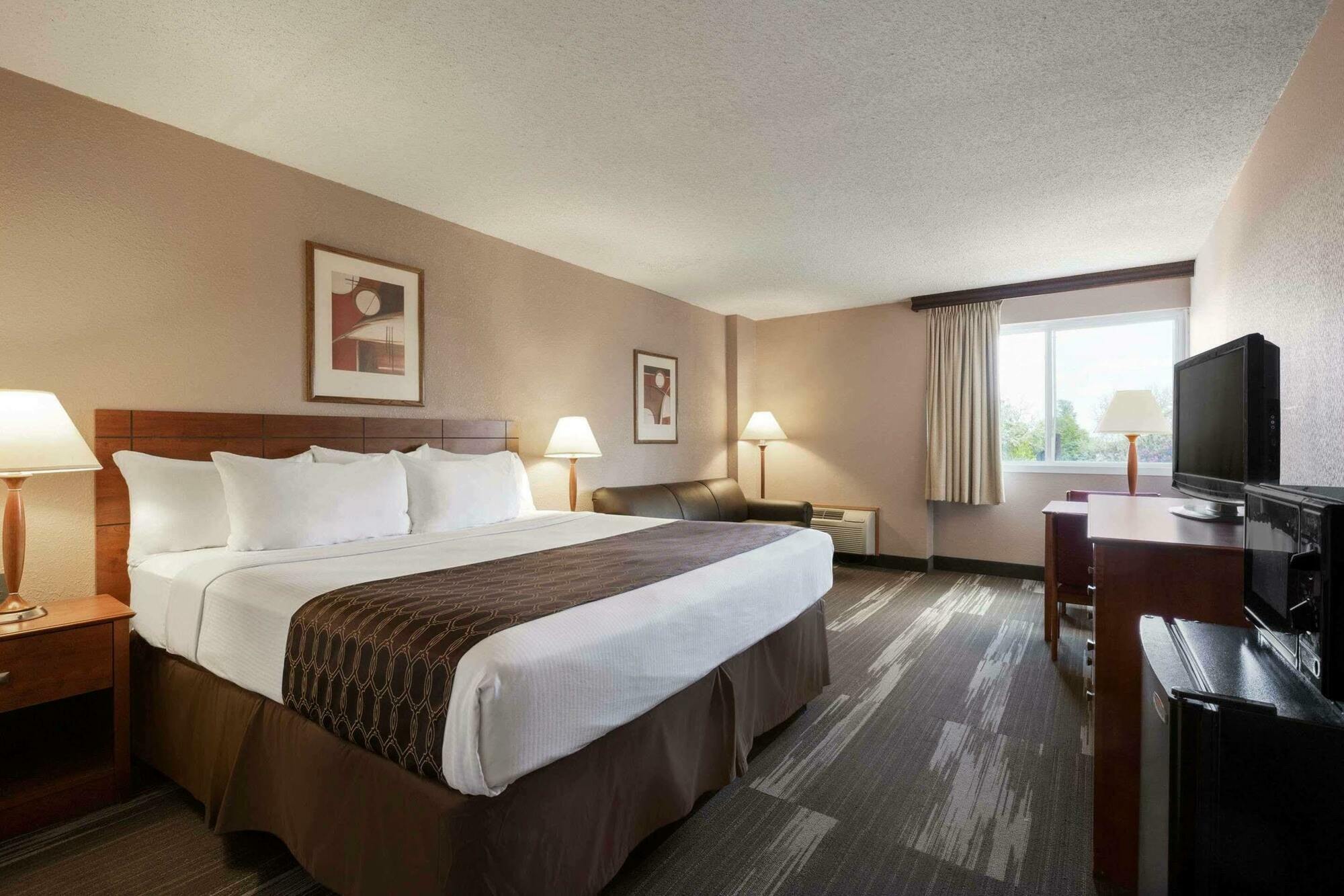 Hotel Ramada By Wyndham Bismarck Exterior foto